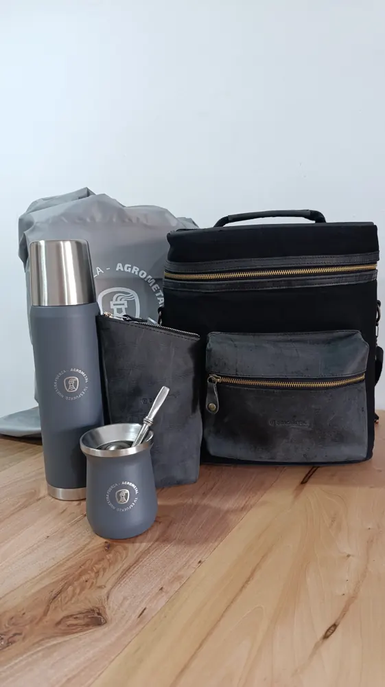 Agrometal: kit matero con bolso térmico, termo y mate en gris grafito