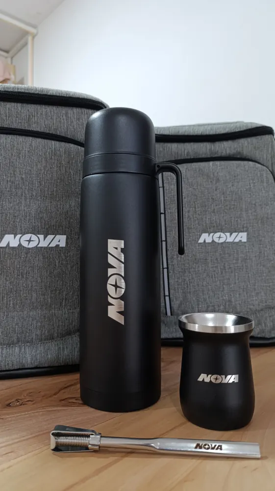 Nova: bolso térmico, termo, mate y bombilla grabados