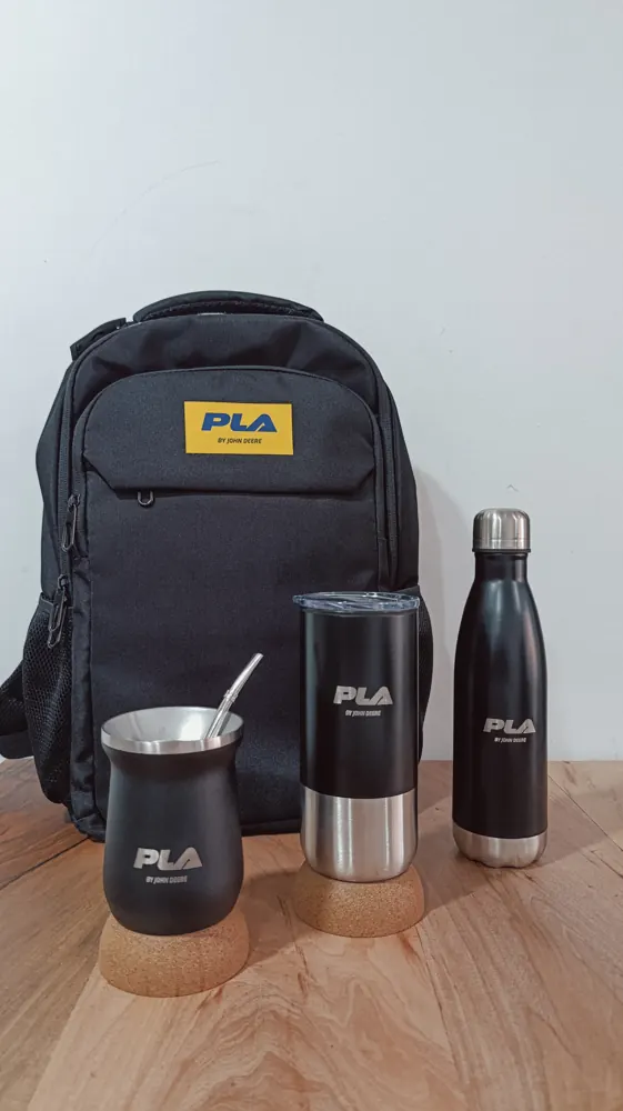 PLA: mochila, termo, mate y botella con logo