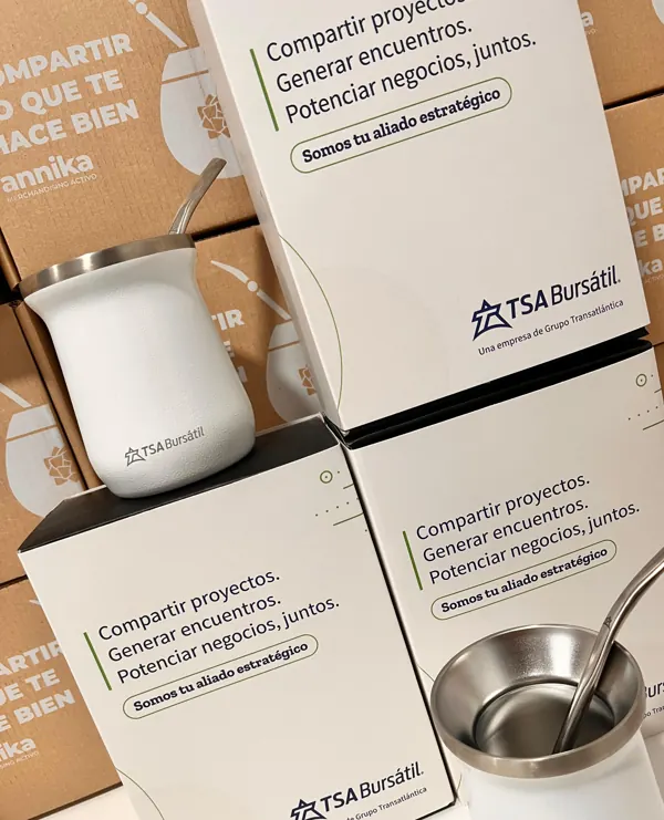 TSA Bursátil: vaso térmico y mate en caja con mensaje propio