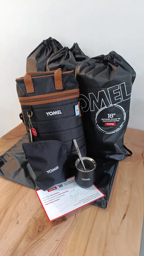 Yomel: kit para la 18° Jornada Anual de Concesionarios con bolso matero, mate, estuche y mochila con logo